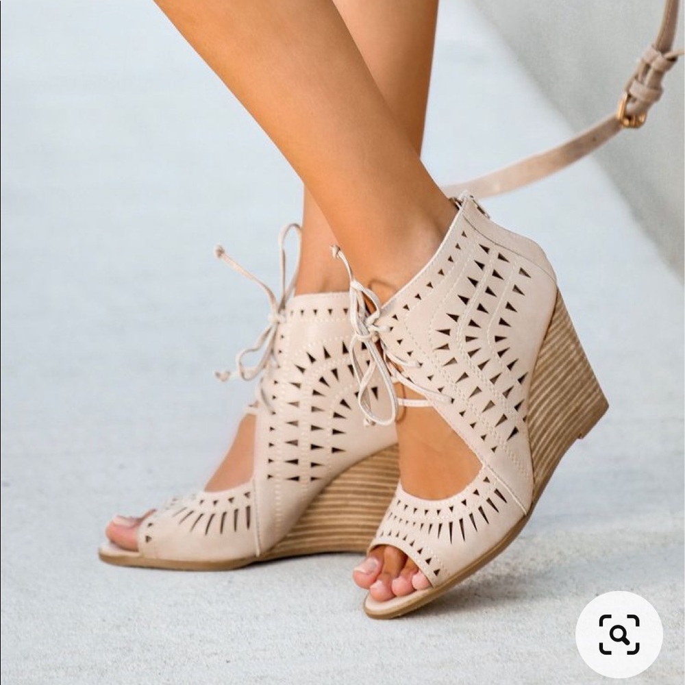 NWT Auden Laser Cut Wedge